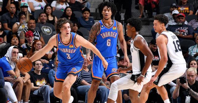 一个活生生 一个活生生