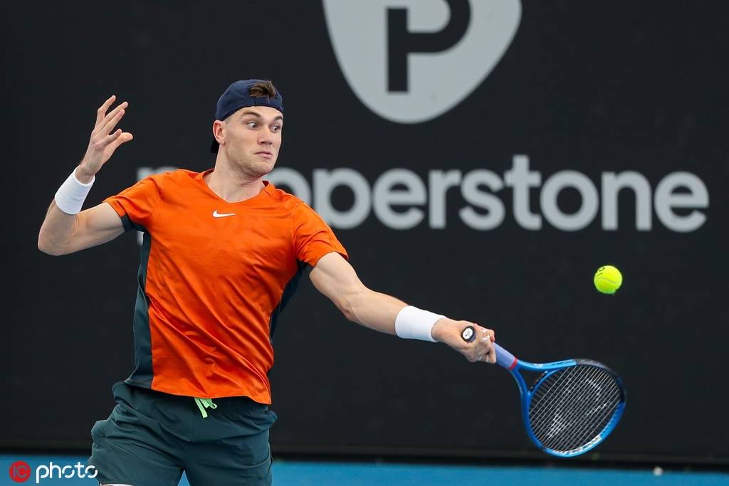 出了他们一 出了他们一