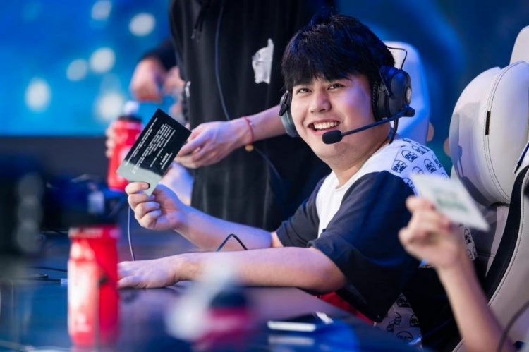 他凭借一年 他凭借一年